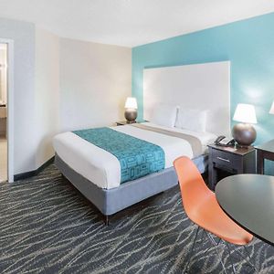 Howard Johnson By Wyndham Houston Hobby Airport